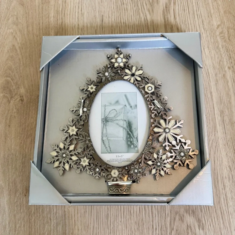 St Nicholas Square Snowflake Christmas Tree Picture Frame Silver 3.5x5 Oval